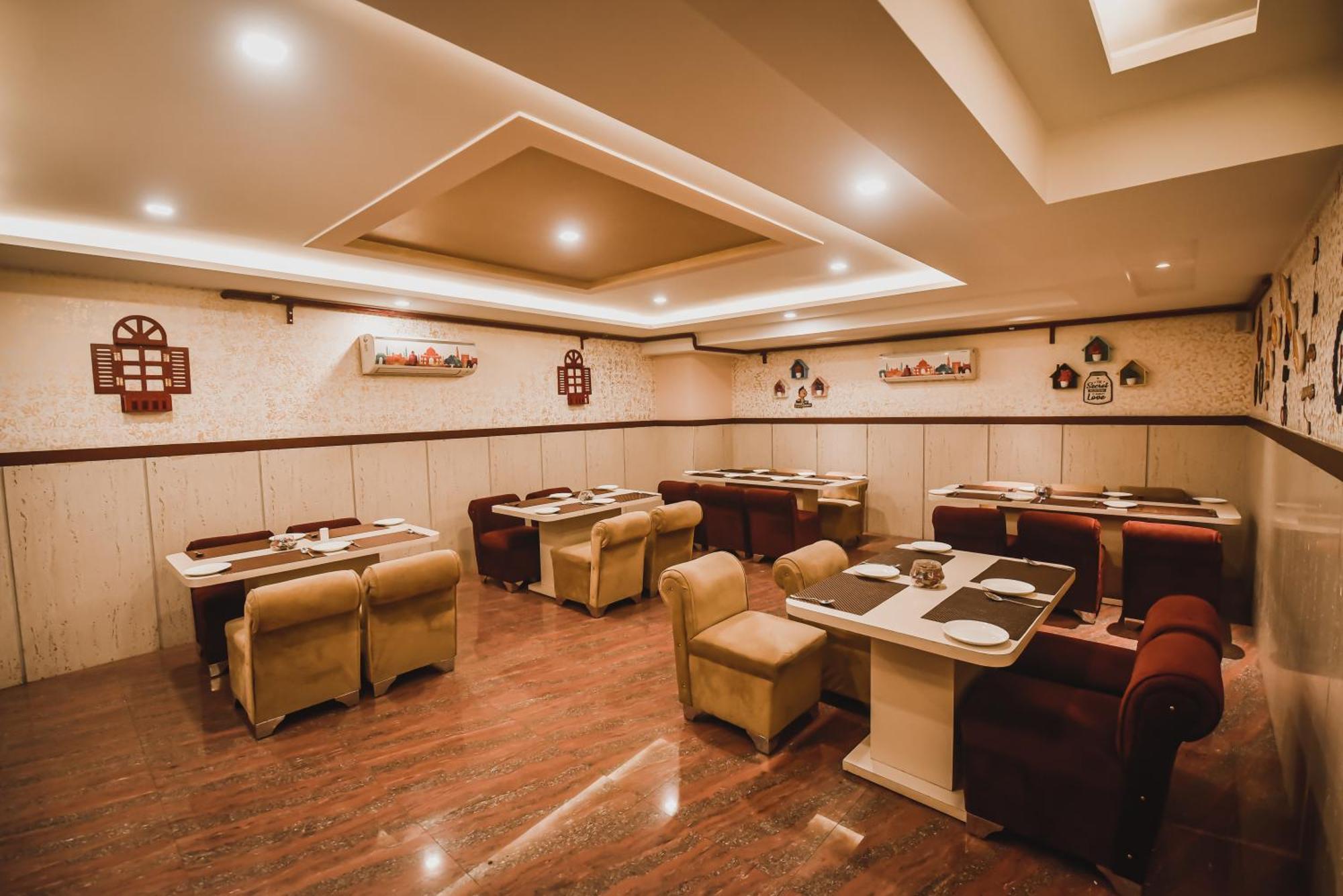 Konark Grand Hotel Mirzapur Exterior photo