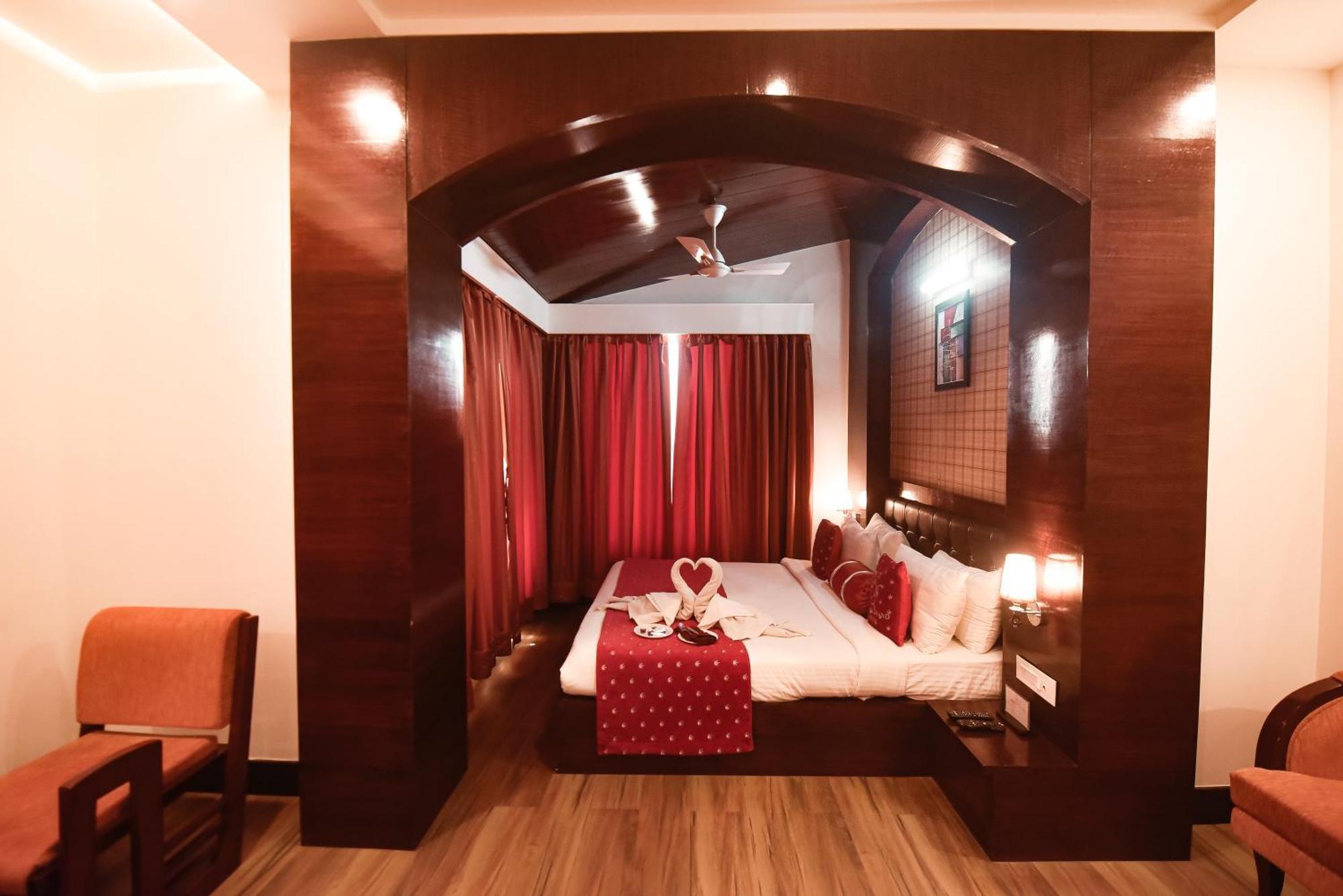 Konark Grand Hotel Mirzapur Exterior photo