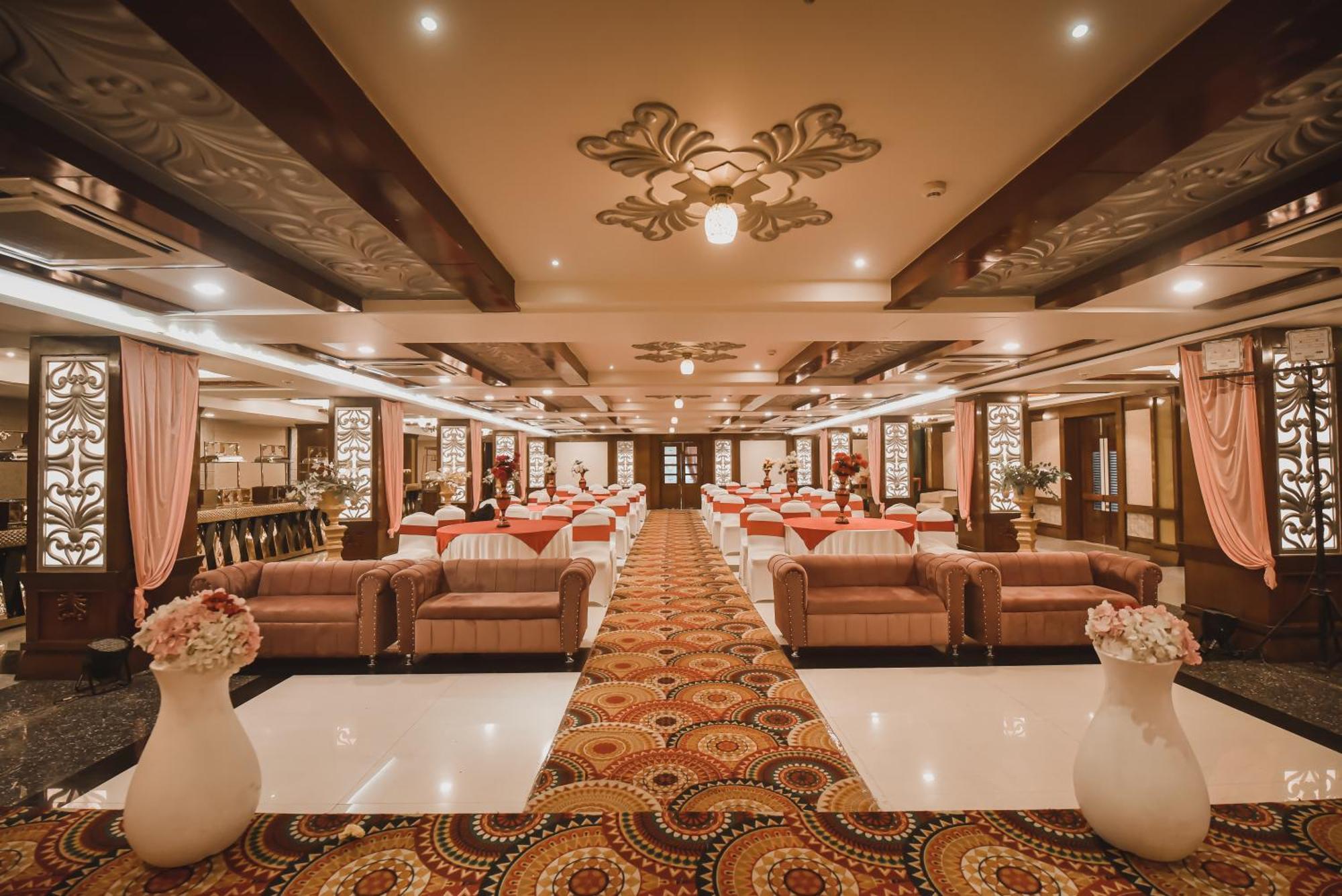 Konark Grand Hotel Mirzapur Exterior photo