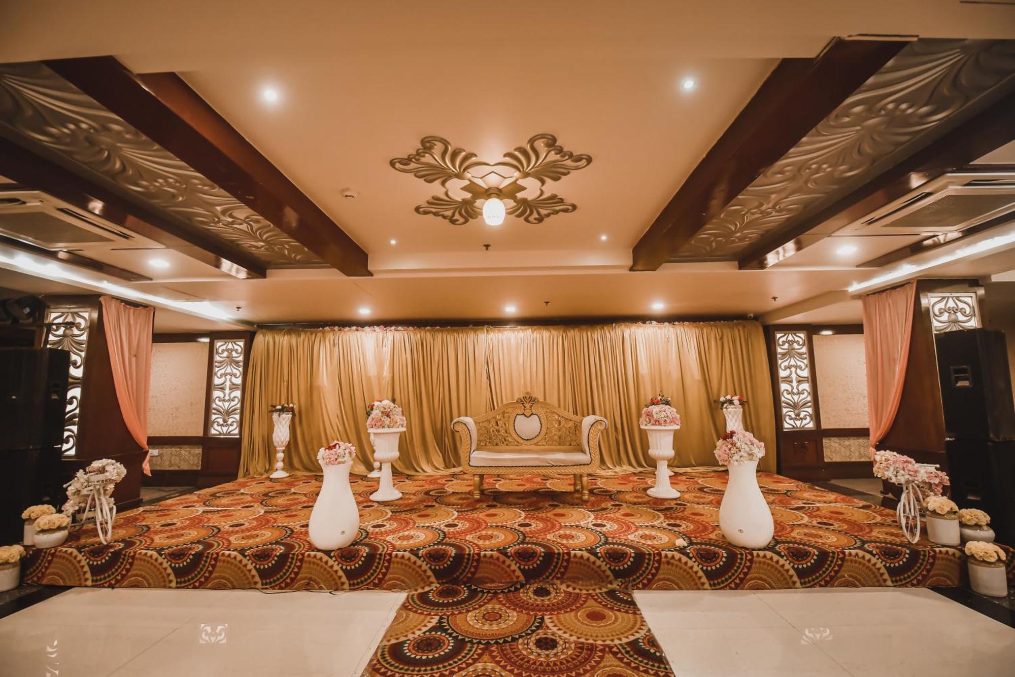 Konark Grand Hotel Mirzapur Exterior photo