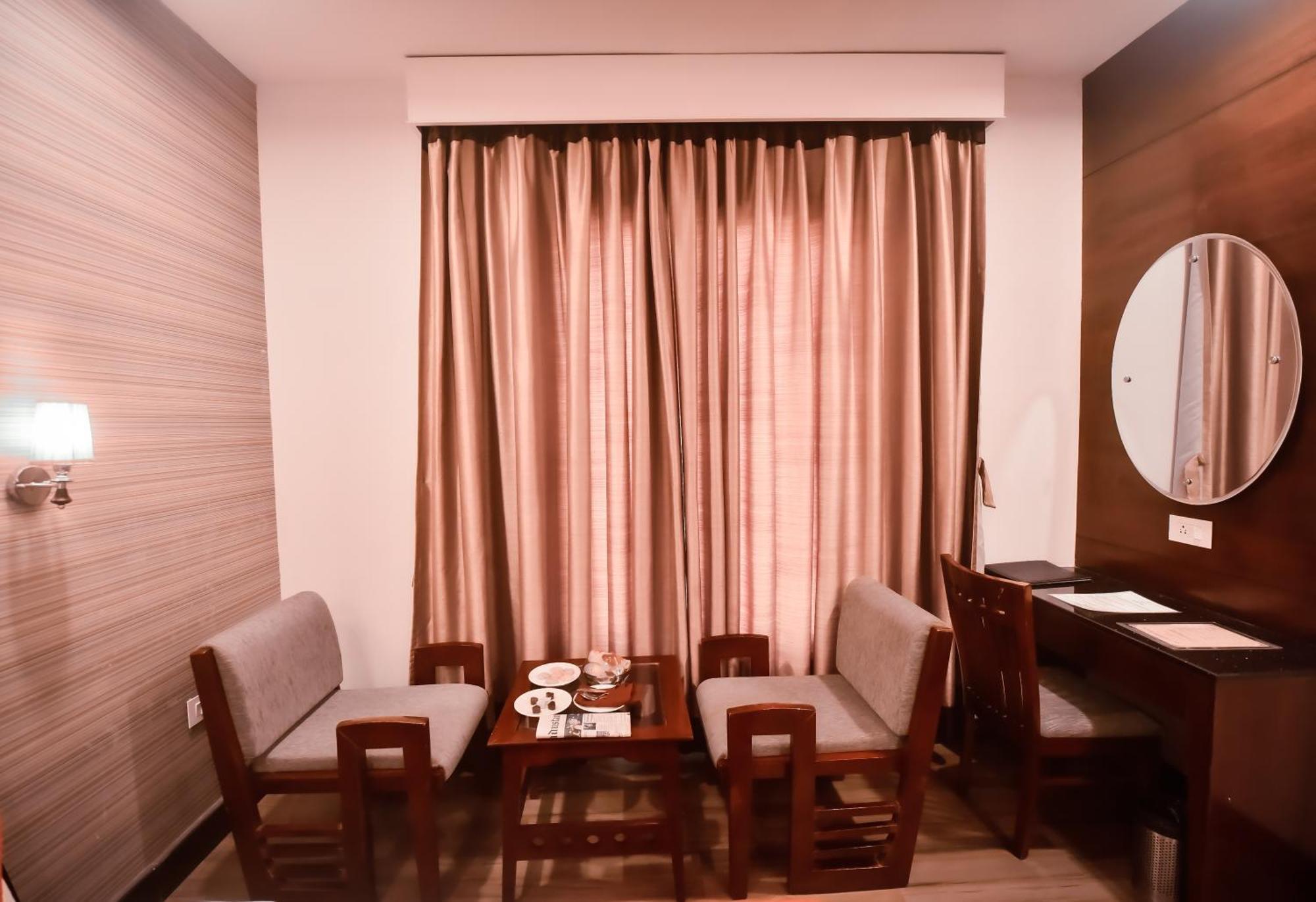 Konark Grand Hotel Mirzapur Exterior photo