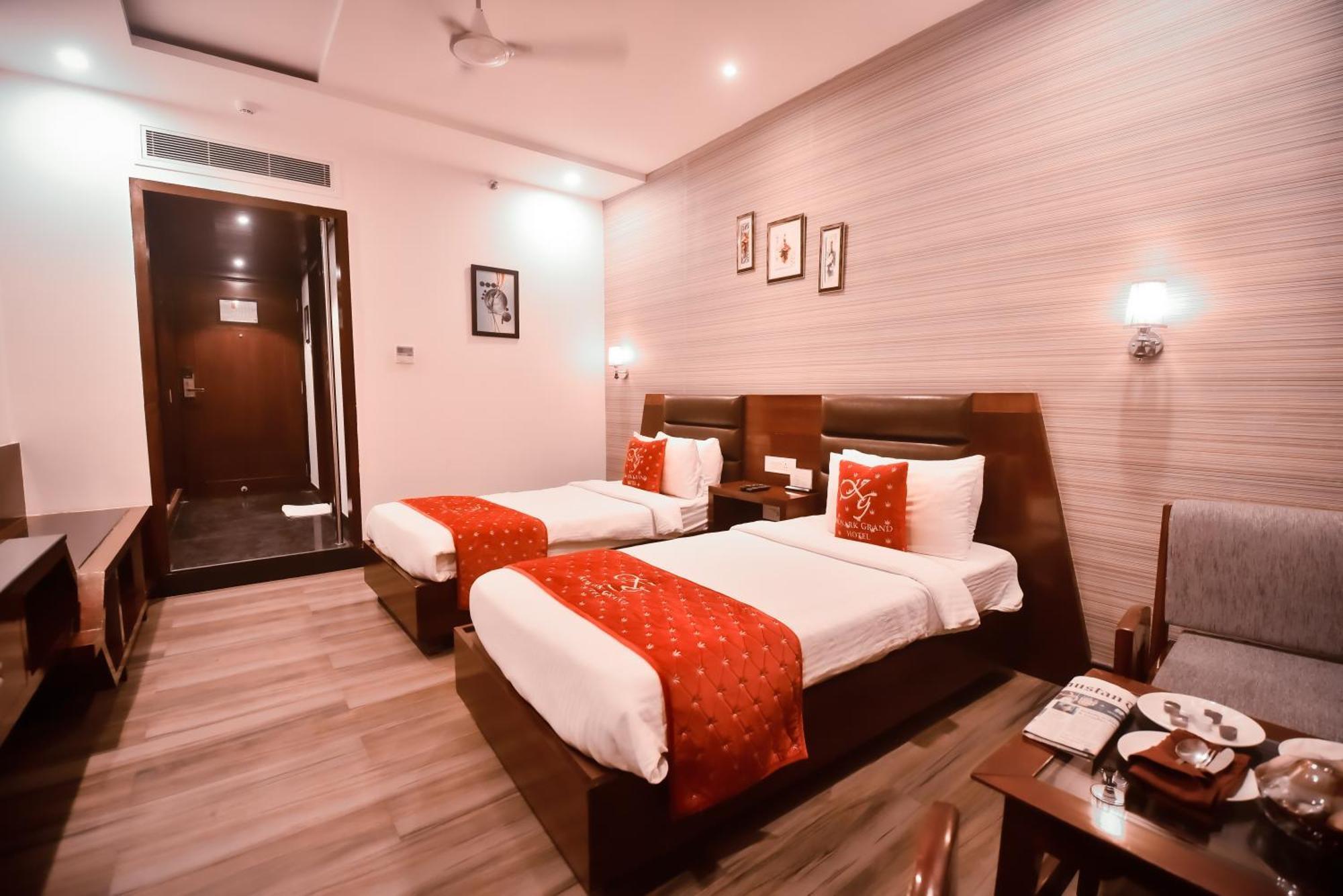 Konark Grand Hotel Mirzapur Exterior photo