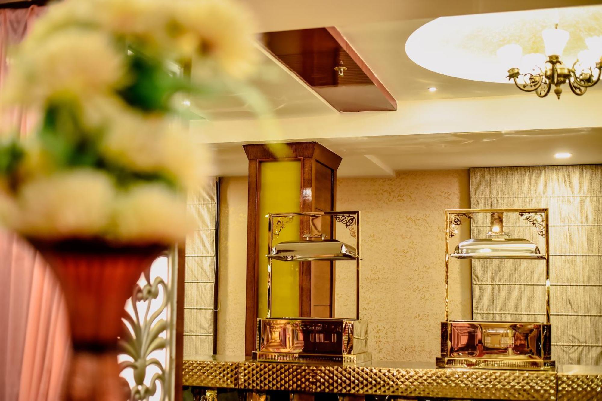 Konark Grand Hotel Mirzapur Exterior photo